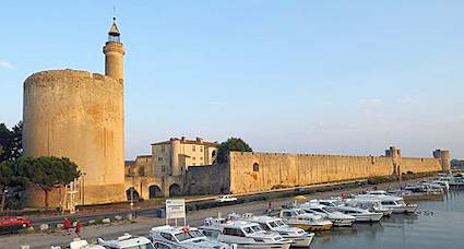 aigues mortes interesting places in france