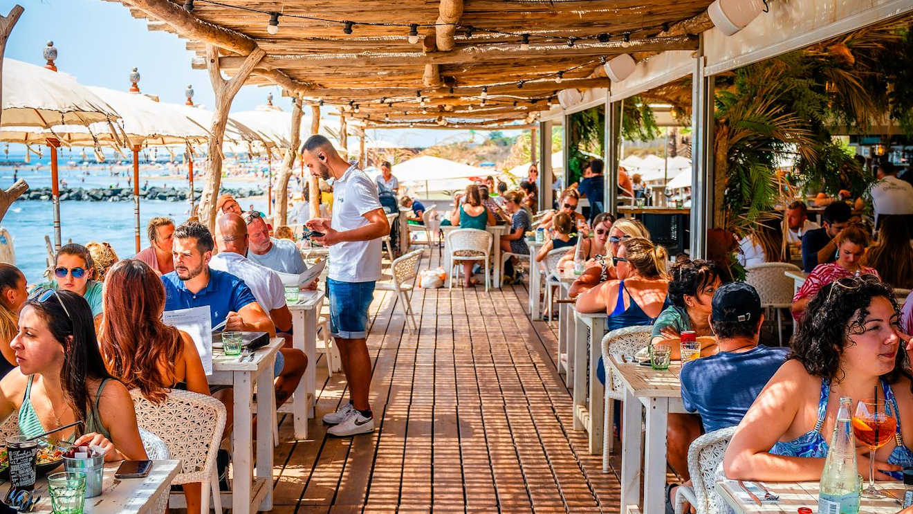 10 Best beach bars & restaurants in South France