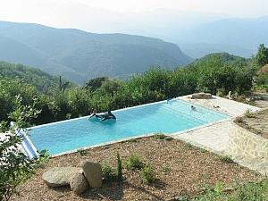 Holiday_cottage_in_france_pool