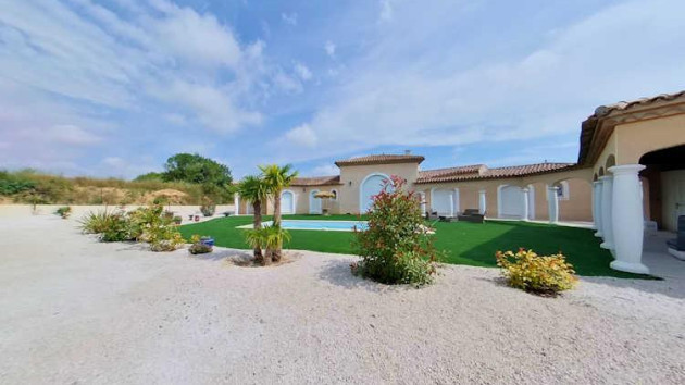 Nezignan L'Eveque villa holidays to France 2024