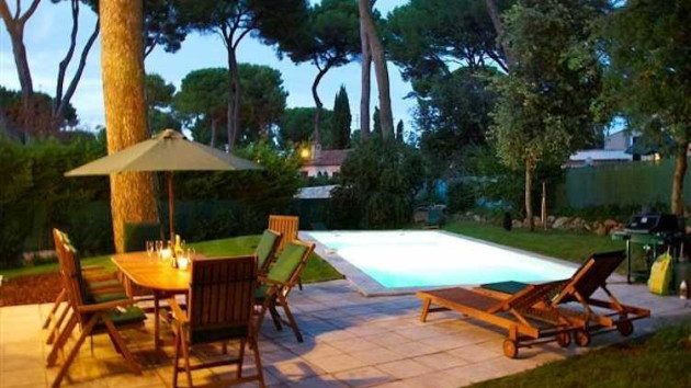 Cap d'Antibes vacation villas South of France with pool (sleeps 12)