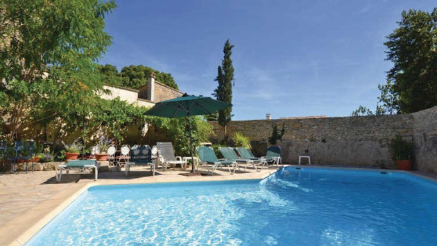 Uzes, Provence, vacation rental sleeps 9 with pool