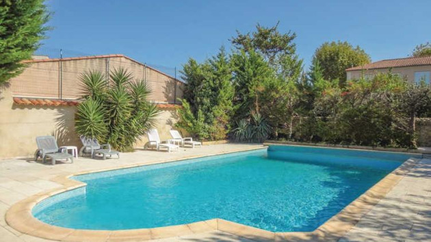 Montagnac large house to rent France with private pool