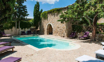 Les Corbieres Gites de vacances français près de Carcassonne avec piscine