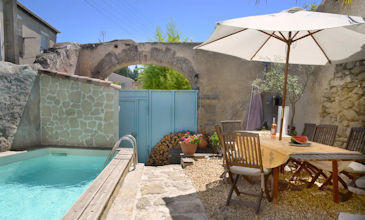 Beau Vin - private villa Lespignan South France with pool